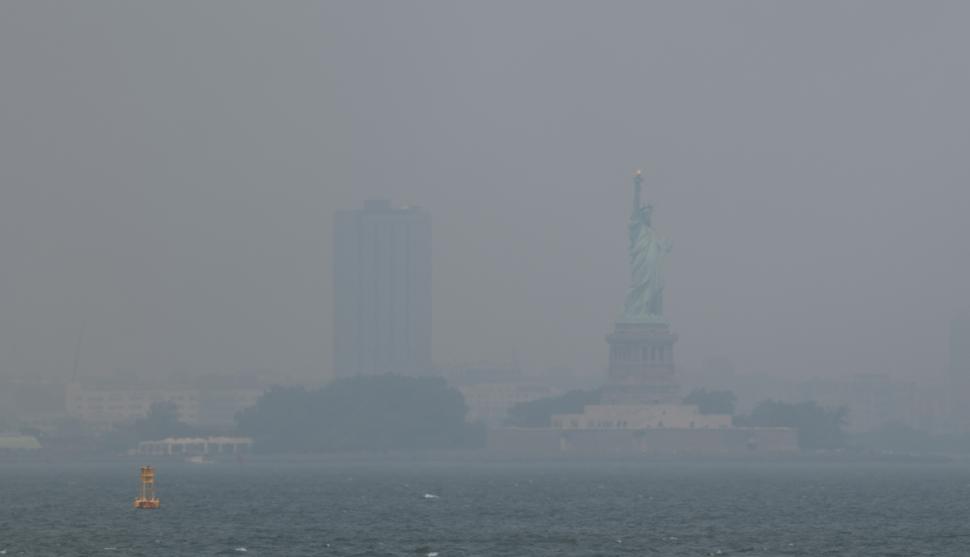 New Yorkul este acoperit de fum: Zgârie-norii abia se mai văd, oamenii ies din case cu măști. Îngrijorări privind finala CM 2026 1085569