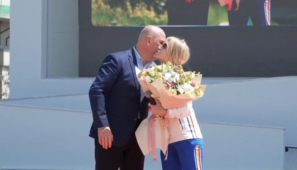 50 de ani de la primul 10 din gimnastică. FOTO. Sala "Nadia Comăneci", deschisă în Otopeni. Bolojan și marea campioană au fost prezenți 1085795