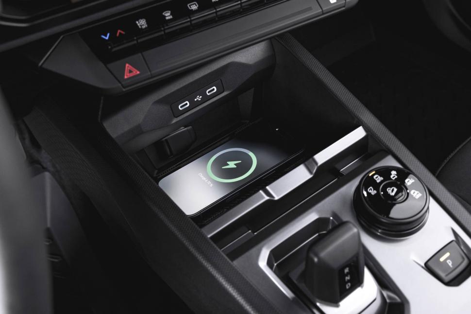 Dacia Striker vs. Dacia Bigster. Francezii de la Auto-Moto au găsit principalele deosebiri între cele două maşini româneşti 1084913