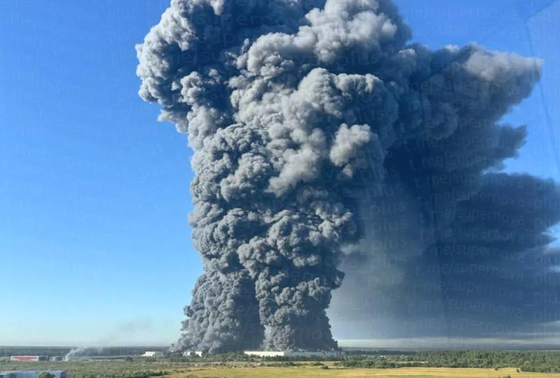 Ucraina a lansat sute de drone spre capitala Rusiei. Incendiu uriaș la un depozit petrolier din regiunea Moscovei 1085724