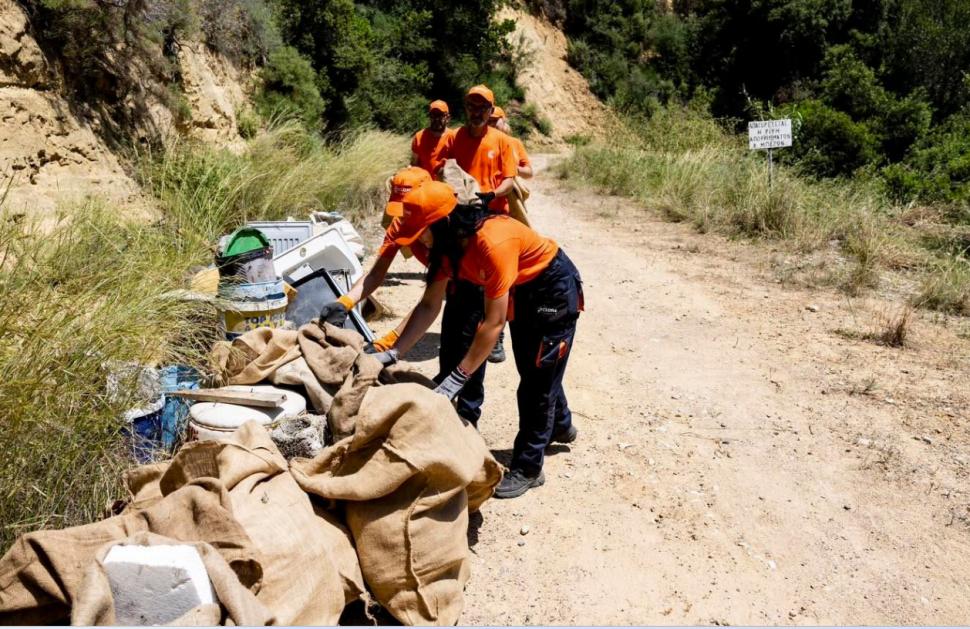 Cum s-a desfășurat "Proiectul Taifun" în Grecia. 575 de plaje au fost vizate, au fost ridicate peste 1.000 de tone de gunoaie 1085934