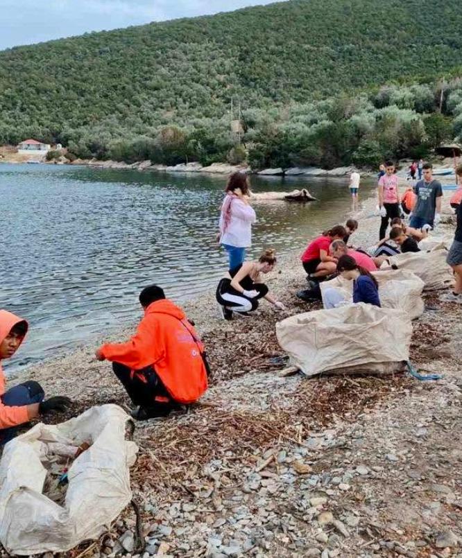 Cum s-a desfășurat "Proiectul Taifun" în Grecia. 575 de plaje au fost vizate, au fost ridicate peste 1.000 de tone de gunoaie 1085937