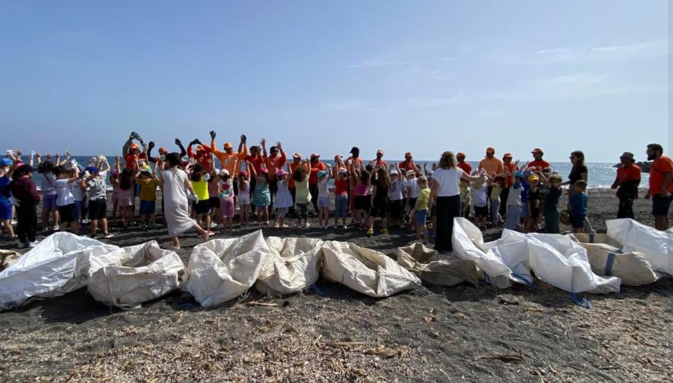 Cum s-a desfășurat "Proiectul Taifun" în Grecia. 575 de plaje au fost vizate, au fost ridicate peste 1.000 de tone de gunoaie 1085942