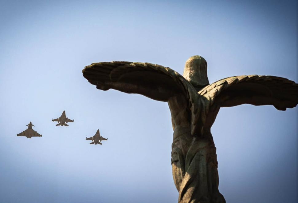 Imagini impresionante de Ziua Aviației. Avioane F-16, Spartan și IAR-330 și elicoptere BlackHawk au făcut spectacol pe cerul Capitalei 1085969