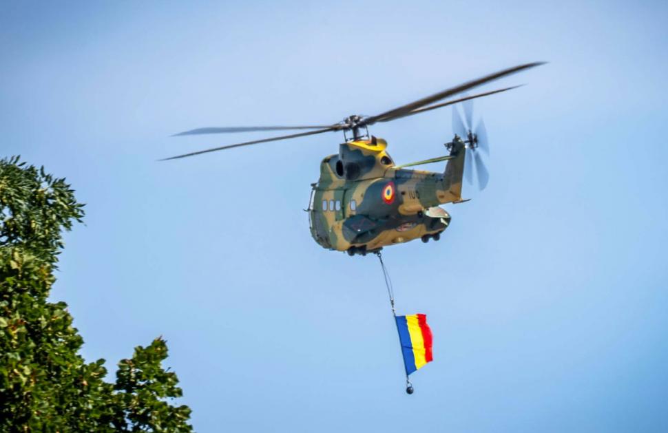 Imagini impresionante de Ziua Aviației. Avioane F-16, Spartan și IAR-330 și elicoptere BlackHawk au făcut spectacol pe cerul Capitalei 1085970