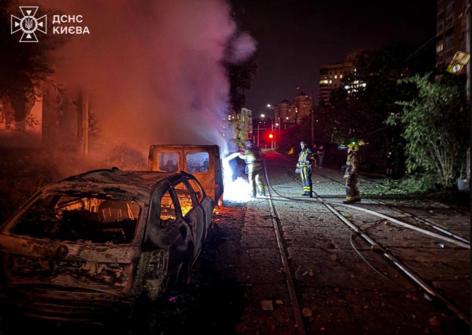Unul dintre cele mai mari atacuri rusești cu rachete balistice asupra Kievului. Clădiri în flăcări, un mort și 13 răniți 1085888