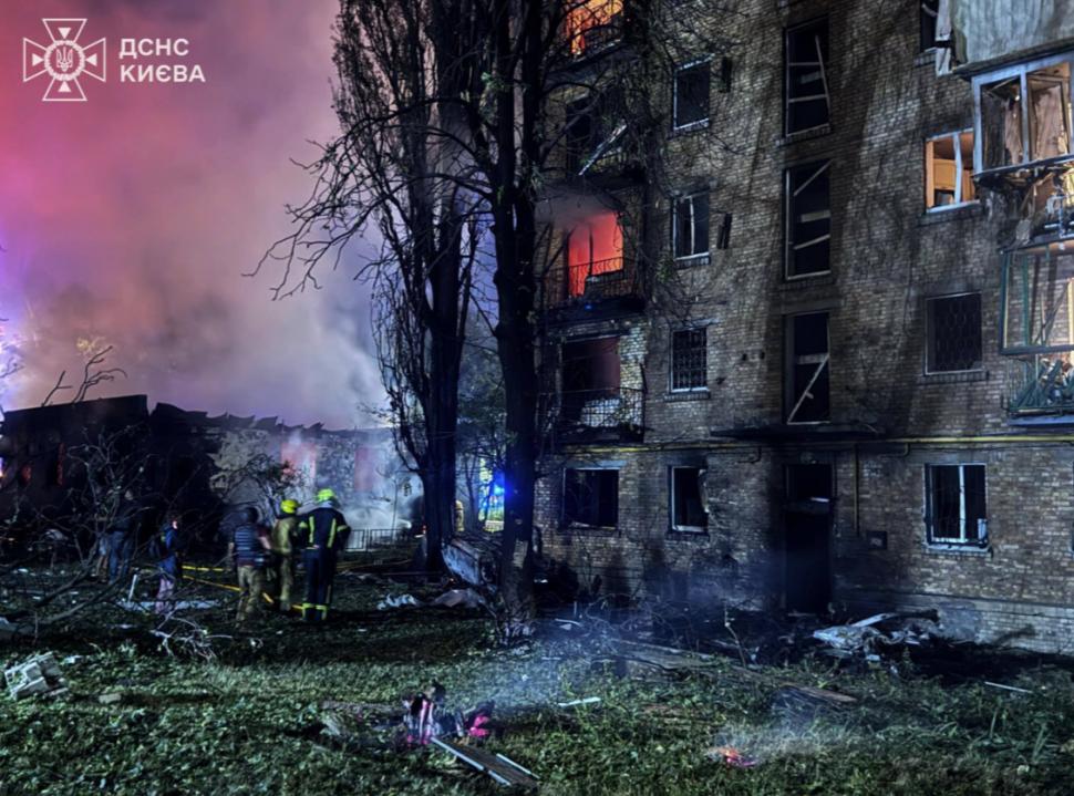 Unul dintre cele mai mari atacuri rusești cu rachete balistice asupra Kievului. Clădiri în flăcări, un mort și 13 răniți 1085889