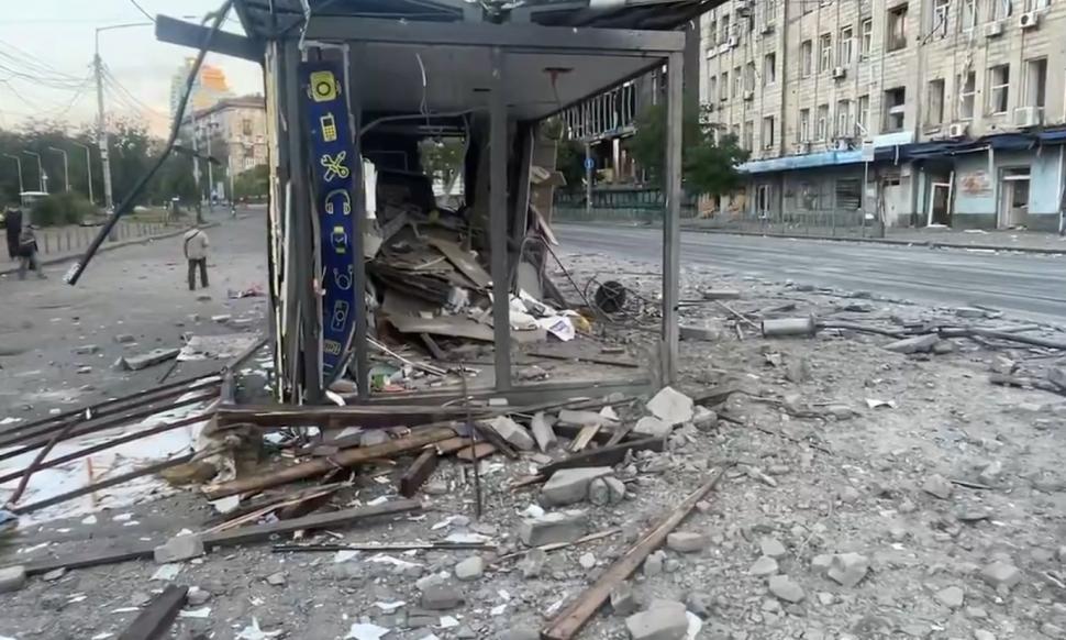 Unul dintre cele mai mari atacuri rusești cu rachete balistice asupra Kievului. Clădiri în flăcări, un mort și 13 răniți 1085893