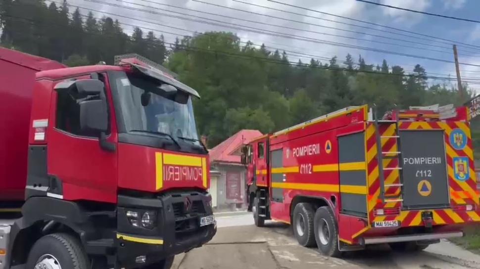 Traficul pe DN1 a fost reluat, se circulă pe câte o bandă pe fiecare sens. Furtunile au făcut prăpăd în Breaza şi Comarnic 1086356