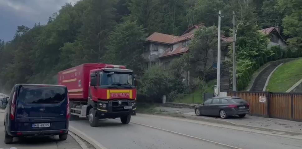 Traficul pe DN1 a fost reluat, se circulă pe câte o bandă pe fiecare sens. Furtunile au făcut prăpăd în Breaza şi Comarnic 1086357