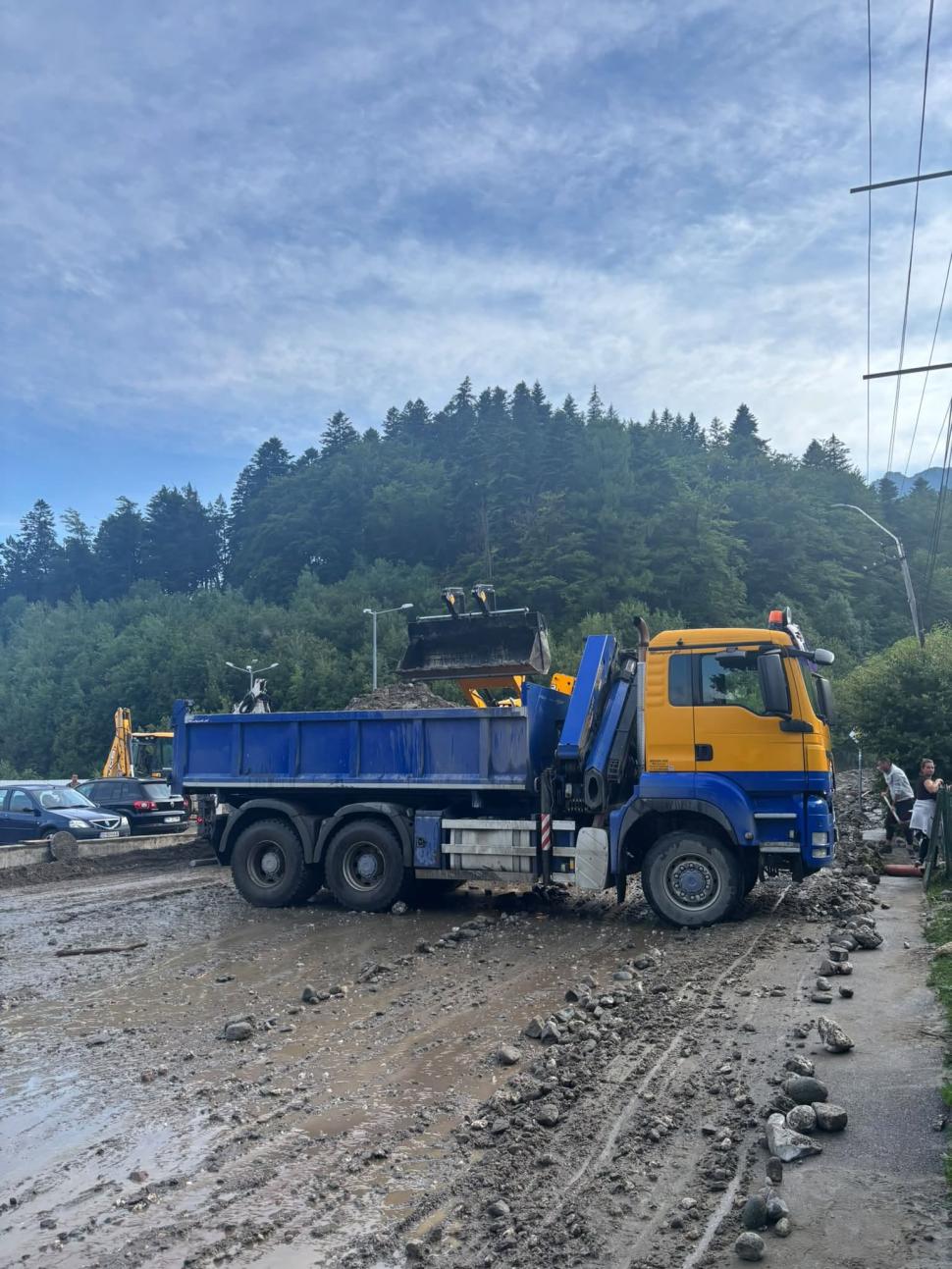 Imagini dramatice cu dezastrul lăsat în urmă de viituri, la Bușteni. "Stau de 55 de ani aici, dar aşa ceva nu am văzut în viaţa mea" 1086269