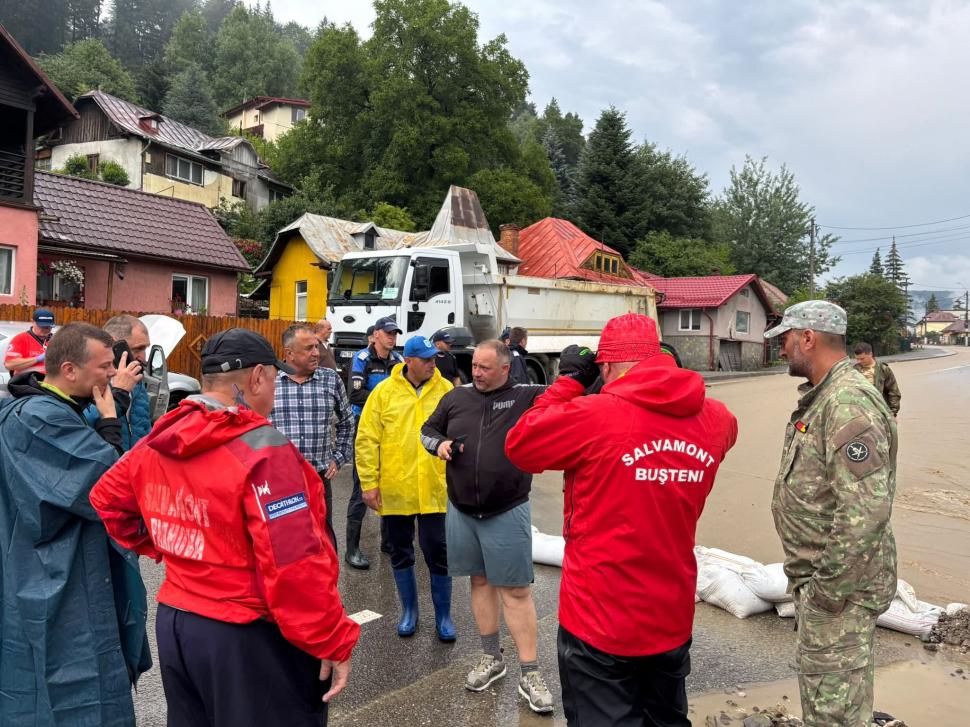 Imagini dramatice cu dezastrul lăsat în urmă de viituri, la Bușteni. "Stau de 55 de ani aici, dar aşa ceva nu am văzut în viaţa mea" 1086275