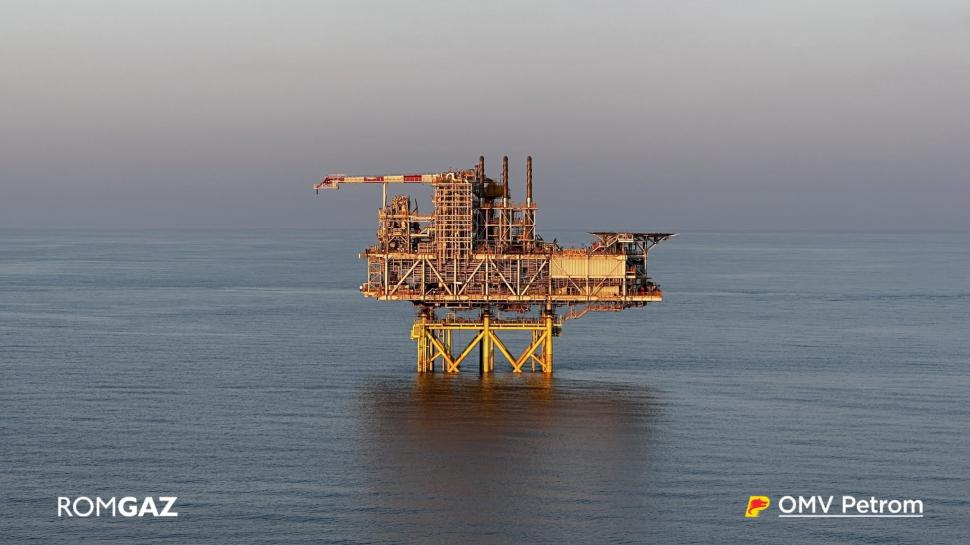 Platforma proiectului Neptun Deep a fost instalată în Marea Neagră. „Neptun Alpha” cântărește 16.500 de tone, cât două turnuri Eiffel  1086199