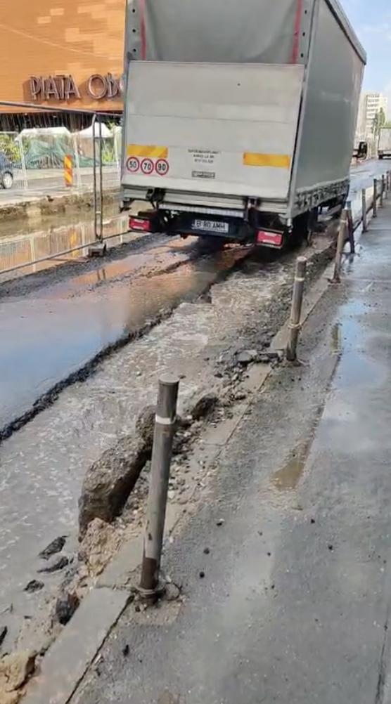 S-a surpat drumul la Piața Obor din București. E șanț în asfalt, iar strada se închide pentru reparații: Ce căi de acces mai au șoferii 1086410
