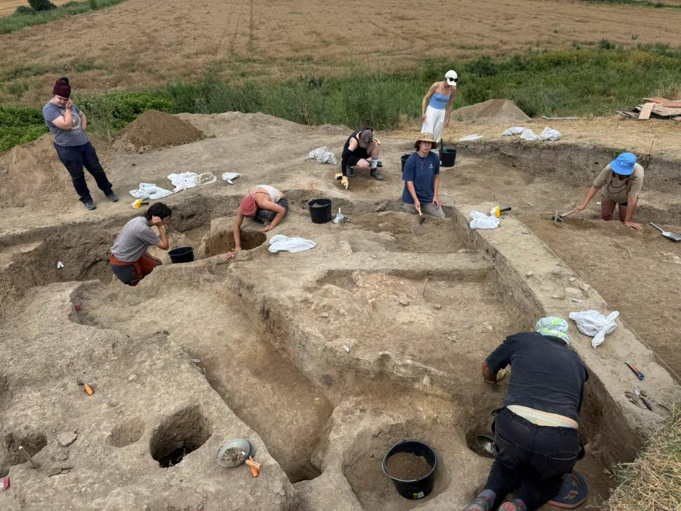 Descoperire arheologică spectaculoasă lângă București: O locuință veche de 6.500 de ani, din cultura Gumelnița, a fost scoasă la iveală 1086565