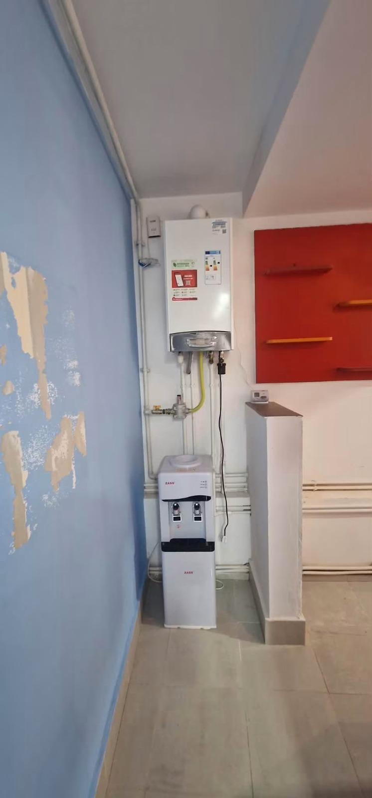 Diana Șoșoacă l-a demis pe președintele SOS Gorj, iar el ar fi vandalizat sediul. Imagini cu mobilierul și pereții distruși 1086641