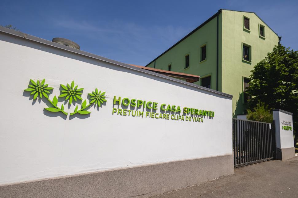„Nu se mai poate face nimic, luați-l acasă”. 192.000 de români au nevoie de îngrijire paliativă. România acoperă doar 18% 1083981
