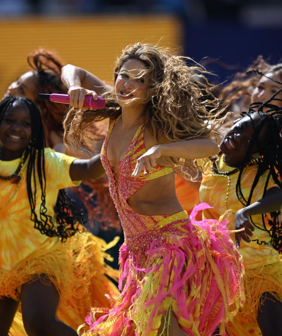 O româncă a creat costumele dansatorilor Shakirei pentru show-ul din finala Cupei Mondiale 2026. Cine este Rafaela Pestrițu  1086607