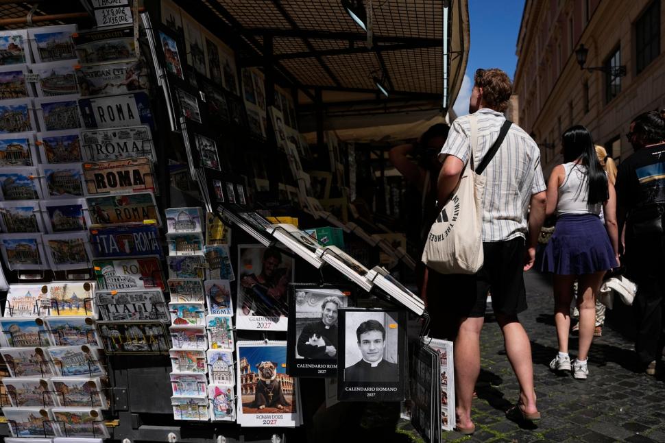"Preoții sexi" din Roma. Povestea calendarului celebru vândut în capitala Italiei. Cine sunt, de fapt, bărbații din fotografii 1086634