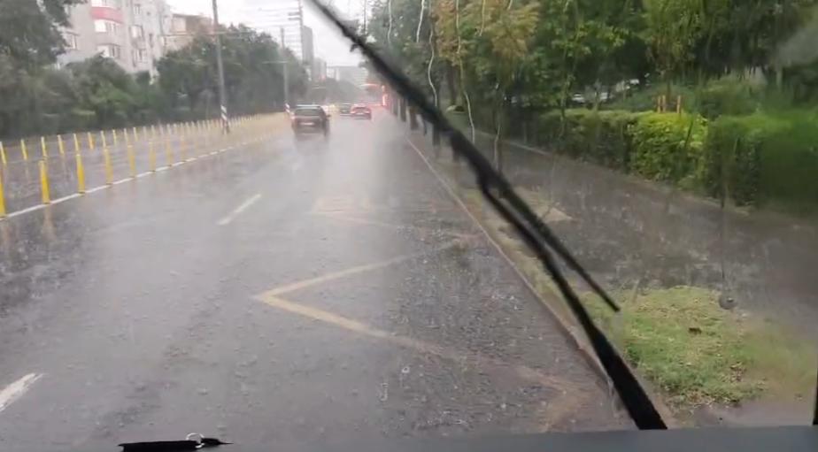 Avertizare imediată de la ANM. Cod portocaliu de averse torențiale pentru București și trei județe 1086849
