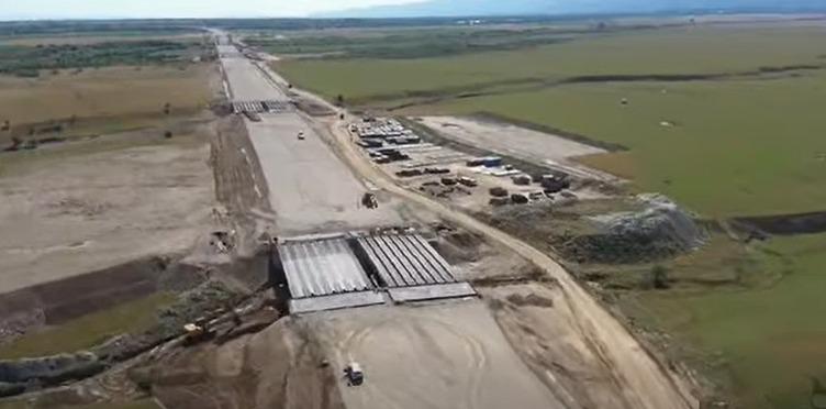 Imagini de pe șantierul Autostrăzii A13 Sibiu - Făgăraş. CNAIR: „Lucrările pe tronsonul Arpaşu de Jos - Sâmbăta de Sus au ajuns la 44%” 1087072