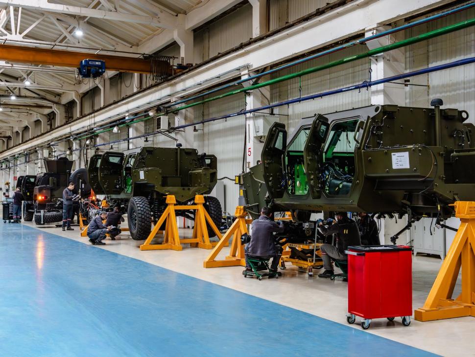 Cum arată primele blindate COBRA II „Made in Romania”. Au plecat deja către Armată: Otokar a început producţia de serie la Mediaş 1087406