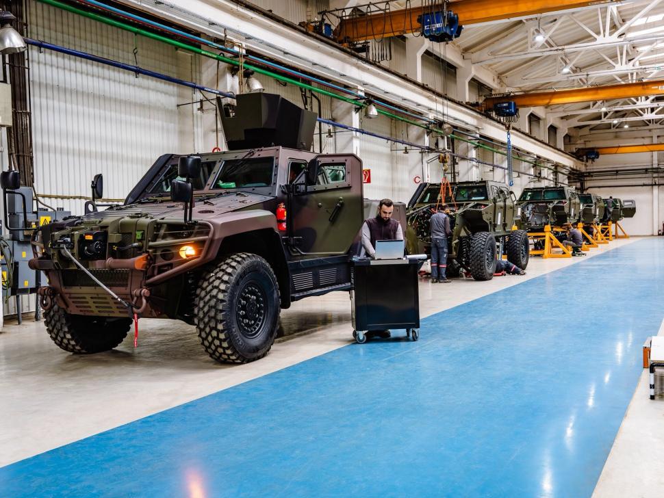 Cum arată primele blindate COBRA II „Made in Romania”. Au plecat deja către Armată: Otokar a început producţia de serie la Mediaş 1087408