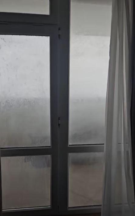 Furtună devastatoare în Bulgaria: Vânt cu puterea unui uragan în staţiunile preferate de români şi oameni blocaţi în maşini  1087361