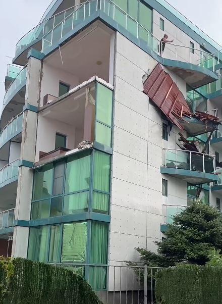 Furtună devastatoare în Bulgaria: Vânt cu puterea unui uragan în staţiunile preferate de români şi oameni blocaţi în maşini  1087365