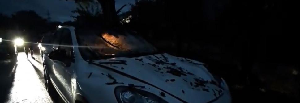 Imagini cu dezastrul provocat de furtuni: Localităţi din Prahova, sub ape. 2 bărbaţi răniţi de un copac căzut pe o maşină la Târgu-Jiu 1087294
