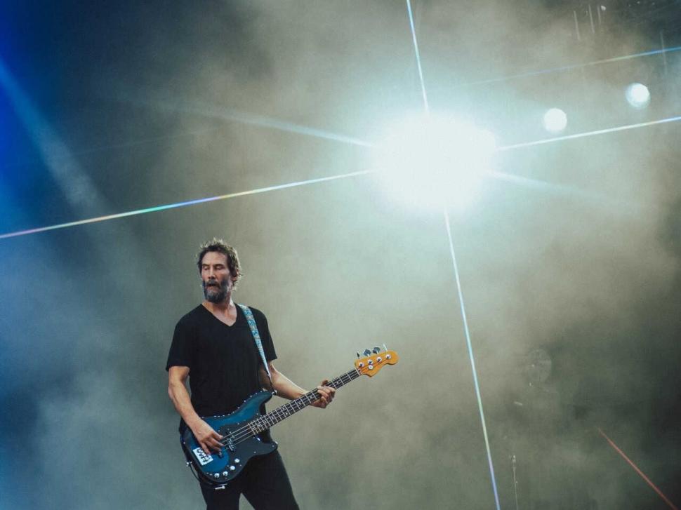 „Viețile noastre s-au schimbat pentru totdeauna în România”: Trupa lui Keanu Reeves a transmis un mesaj neașteptat după Electric Castle 1087421
