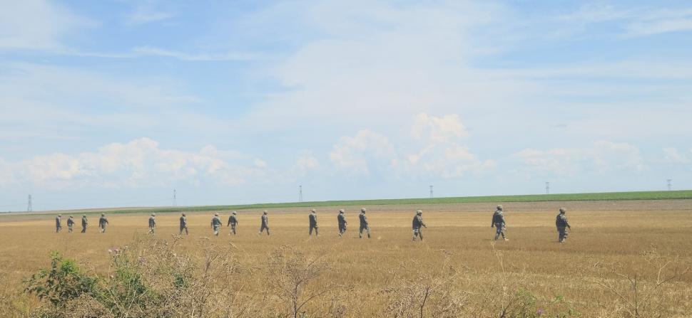 La Padina se caută resturile dronei doborâte de avionul F-16. Sunt zeci de militari și jandarmi implicați, toată zona a fost izolată 1087722