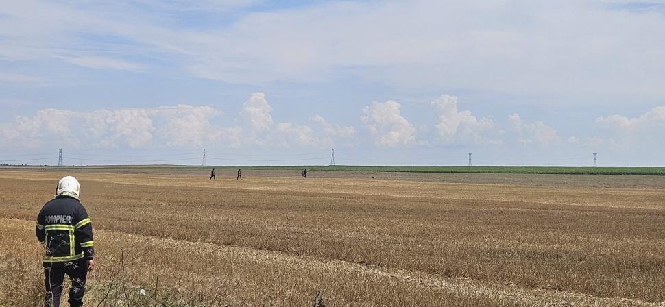 La Padina se caută resturile dronei doborâte de avionul F-16. Sunt zeci de militari și jandarmi implicați, toată zona a fost izolată 1087724
