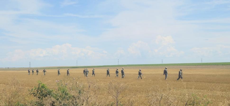 La Padina se caută resturile dronei doborâte de avionul F-16. Sunt zeci de militari și jandarmi implicați, toată zona a fost izolată 1087725