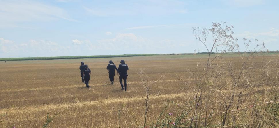 La Padina se caută resturile dronei doborâte de avionul F-16. Sunt zeci de militari și jandarmi implicați, toată zona a fost izolată 1087726