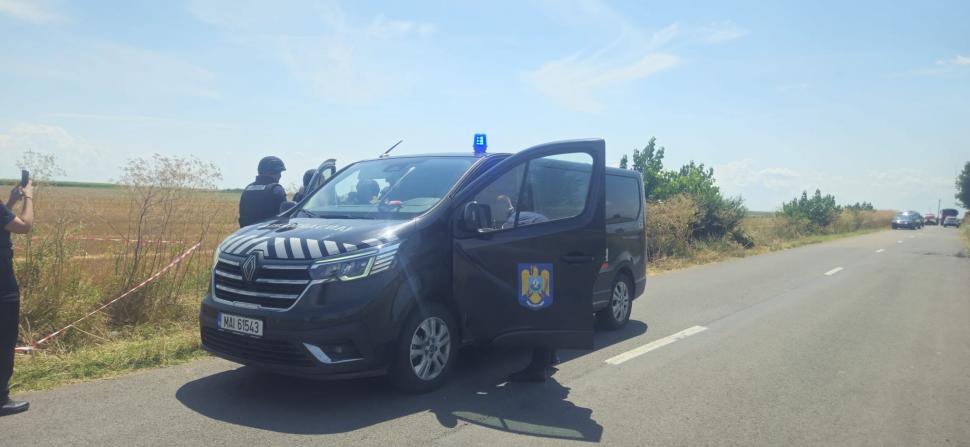La Padina se caută resturile dronei doborâte de avionul F-16. Sunt zeci de militari și jandarmi implicați, toată zona a fost izolată 1087729