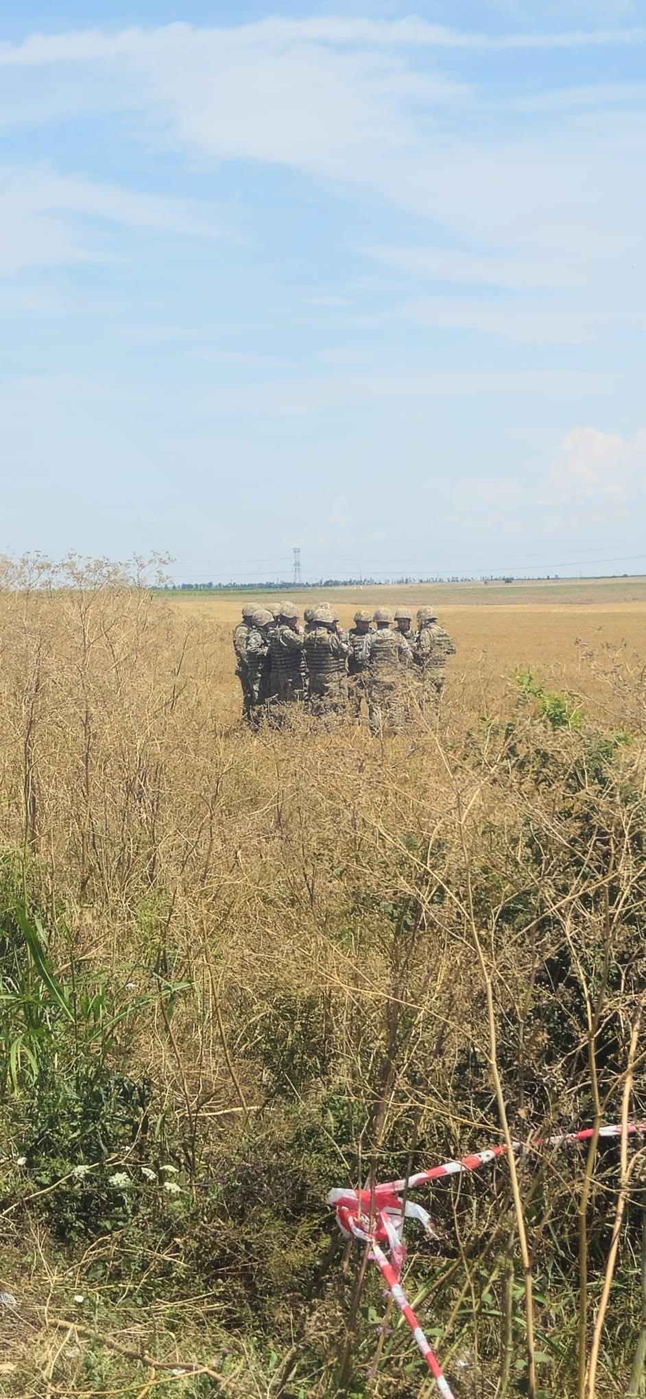 La Padina se caută resturile dronei doborâte de avionul F-16. Sunt zeci de militari și jandarmi implicați, toată zona a fost izolată 1087731