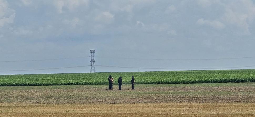 La Padina se caută resturile dronei doborâte de avionul F-16. Sunt zeci de militari și jandarmi implicați, toată zona a fost izolată 1087734