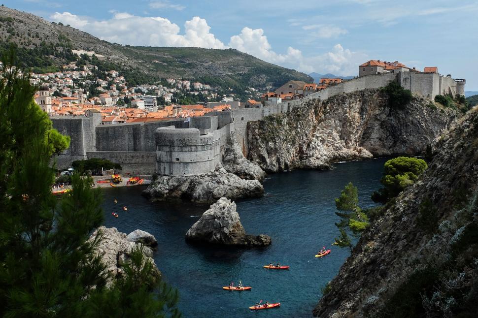 Țara din Balcani preferată de mulți români pentru vacanțe a devenit mai scumpă decât Spania și Grecia: „Își pierde avantajul” 1086317