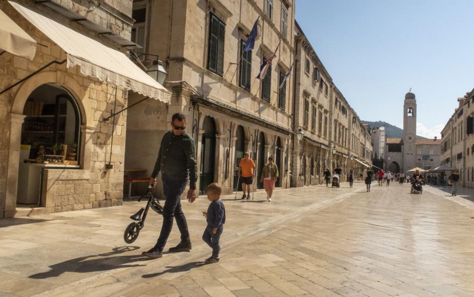 Țara din Balcani preferată de mulți români pentru vacanțe a devenit mai scumpă decât Spania și Grecia: „Își pierde avantajul” 1086318