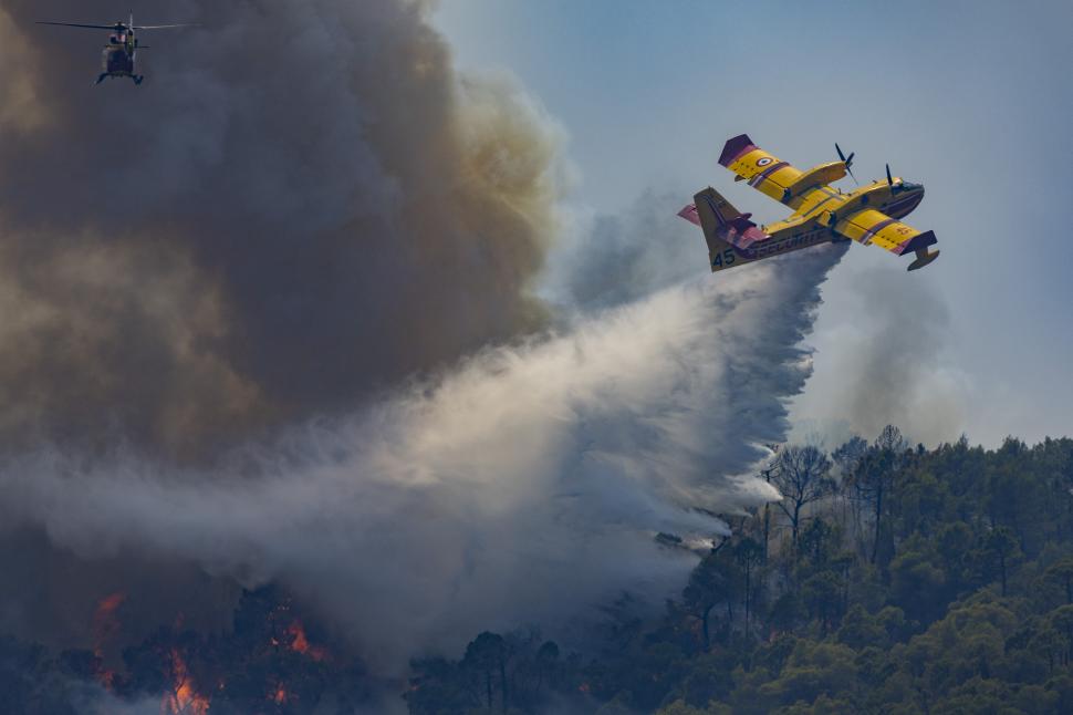 Imagini apocaliptice cu incendiile din Franţa şi Spania. Pedro Sánchez a anunţat că urmează "ore dificile" 1087990