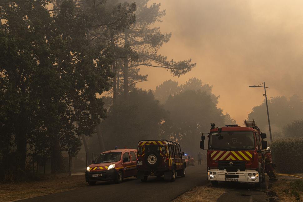 Imagini apocaliptice cu incendiile din Franţa şi Spania. Pedro Sánchez a anunţat că urmează "ore dificile" 1087999