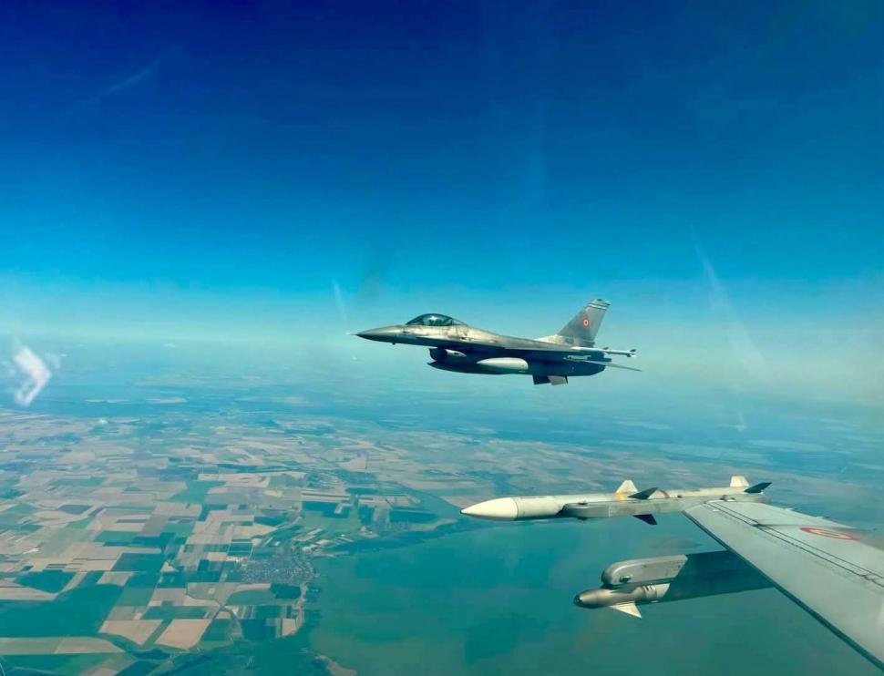 MApN: Drona a fost doborâtă la 5 minute după ce a intrat în spațiul aerian național. Imagini de la operațiunea de duminică 1088073