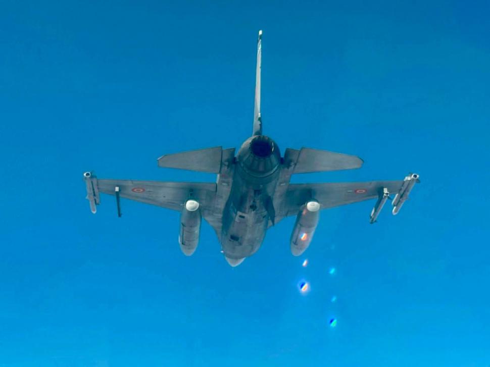 MApN: Drona a fost doborâtă la 5 minute după ce a intrat în spațiul aerian național. Imagini de la operațiunea de duminică 1088076