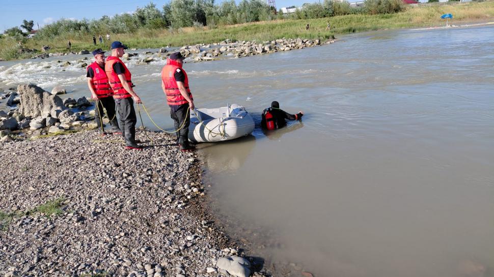 Tragedie într-o familie din Neamț: doi frați au murit înecați, după ce au sărit în Râul Moldova să-și salveze sora 1088084