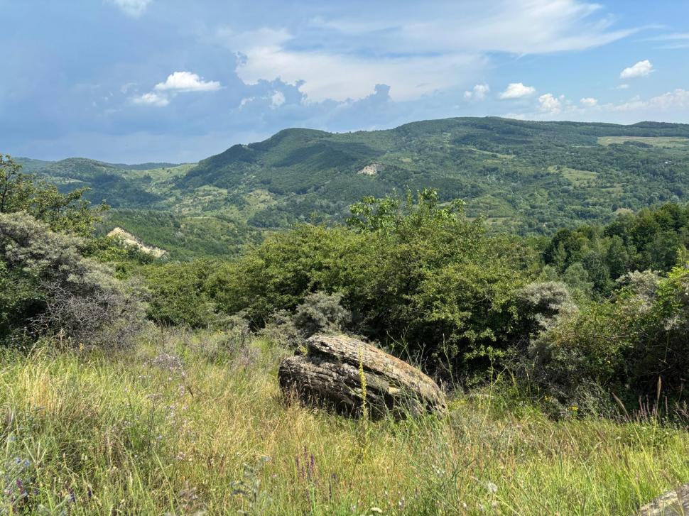 Am fost la „Babele de la Ulmet”. Ce sunt trovanții, unici în lume: Cum ajungi la „pietrele vii”, cât e biletul și ce spun legendele 1088291
