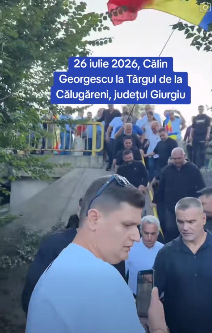 Călin Georgescu și-a regizat o nouă vizită la târg. A cumpărat roșii de 10 lei, oamenii l-au ironziat: „Spuneți ceva în limba bătrână” 1088194