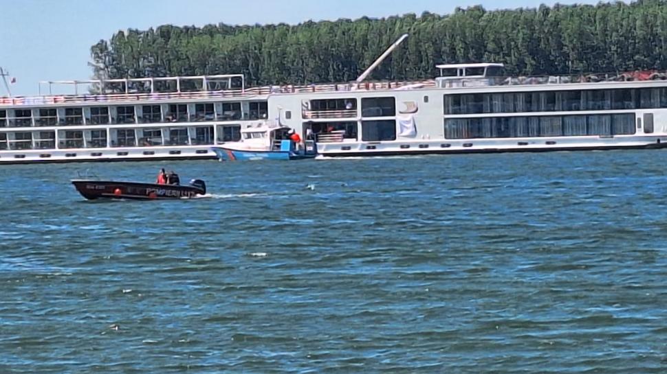 Dunărea a secat, navele sunt în pericol. Un vas de croazieră a eșuat în zona localității Gârla Mare, din cauza nivelului scăzut al apei 1088603