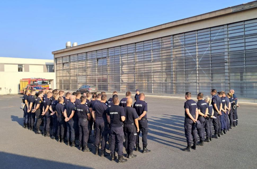 Misiunea pompierilor români în Franța a fost prelungită cu două săptămâni. Unde intervin salvatorii pentru stingerea incendiilor 1088422