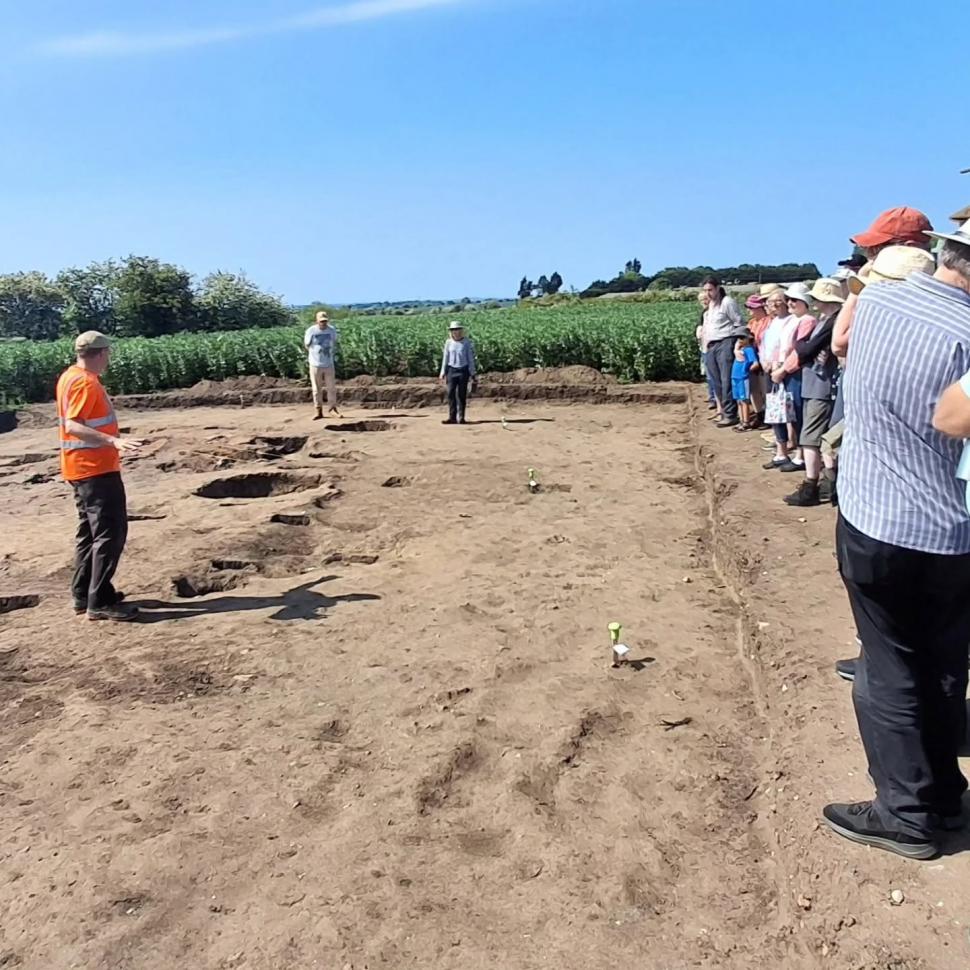 O femeie nu știa ce comoară se ascundea în curtea casei: Arheologii au scos la iveală ruinele unui oraș roman antic 1088653